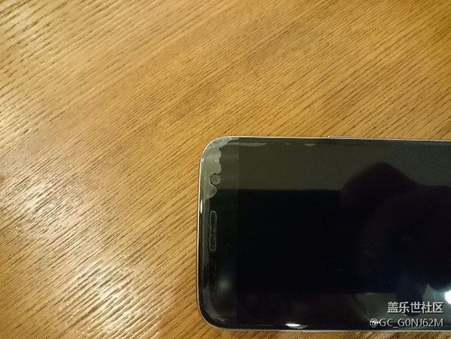 手機(jī)屏幕右上角脫膠，咋處理呀？？？？