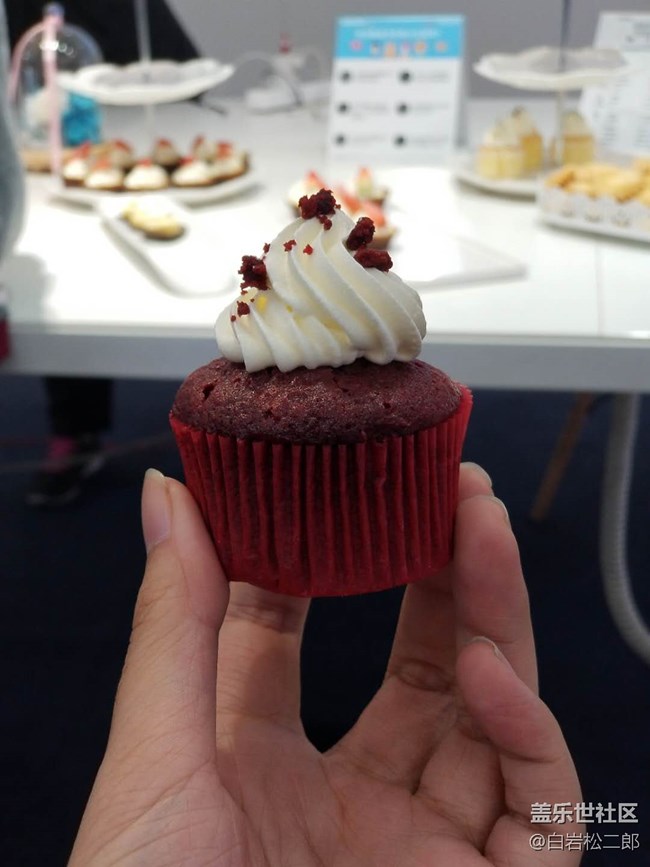 【note8北京品鑒會】功能很強(qiáng)大，蛋糕很好吃，小姐姐很好看~