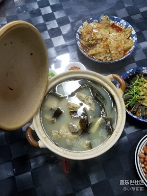 周末約兩三好友，淺酌