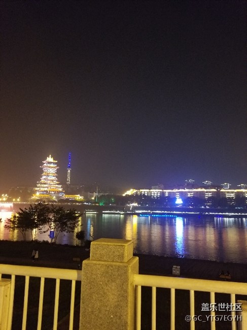 為啥夜拍有光點(diǎn)？