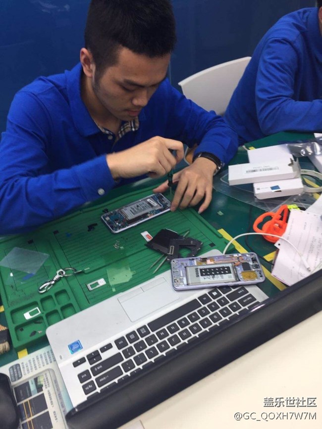 屏碎了，體驗(yàn)會(huì)員半年500換屏服務(wù)