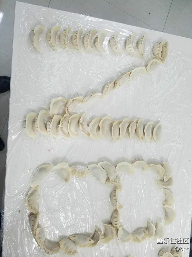 新疆分公司庫爾勒小區(qū)奔跑團(tuán)--好吃不過餃子，溫暖不過團(tuán)隊(duì)