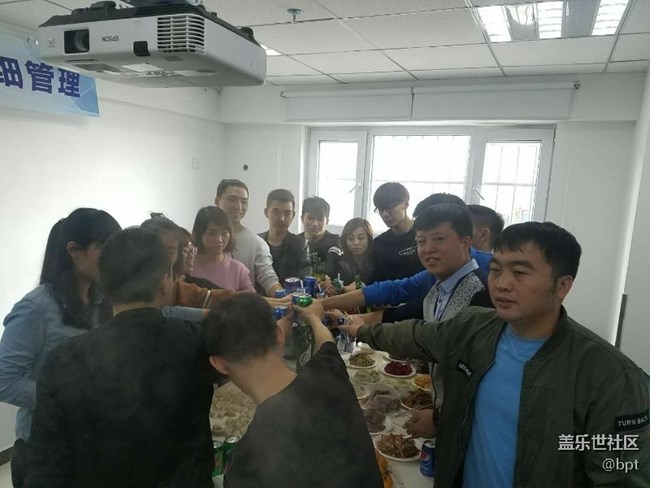 新疆分公司庫爾勒小區(qū)奔跑團(tuán)--好吃不過餃子，溫暖不過團(tuán)隊(duì)