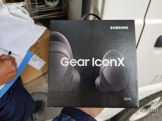 下午剛到的2018版gear iconX，支持bixby