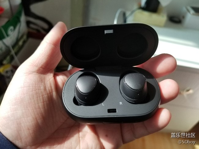 下午剛到的2018版gear iconX，支持bixby