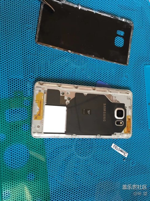 N5換了個(gè)后蓋，超個(gè)性了。