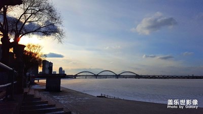 初冬江畔