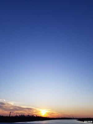 晚霞余暉，運(yùn)河畔畔。