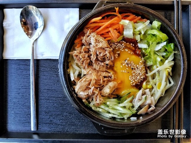 學校食堂的石鍋拌飯