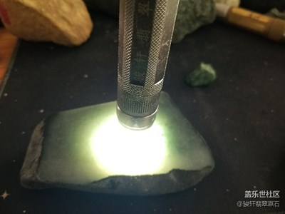 隨手拍一組，從翡翠原石到翡翠成品小掛件的過程