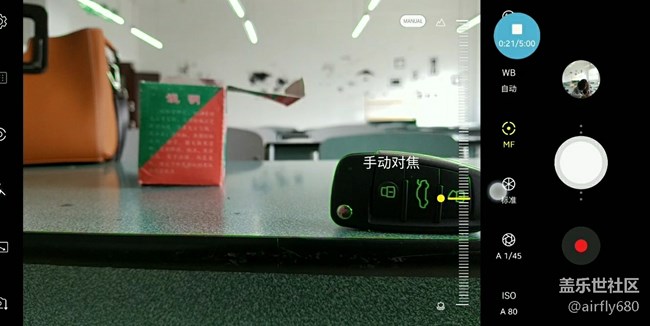 相機專業(yè)模式下，調(diào)節(jié)焦距 會出現(xiàn)輔助線