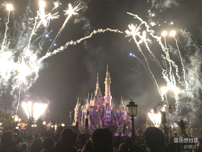 “May the force be with you”星球大戰(zhàn)8首映禮