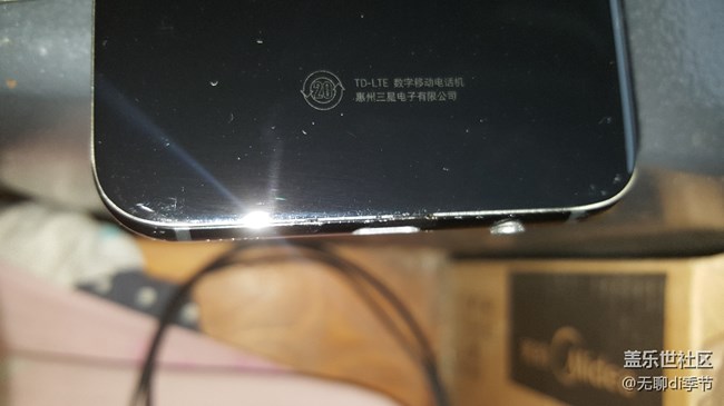 國行s8＋底下玻璃漆面怎么是透明的。