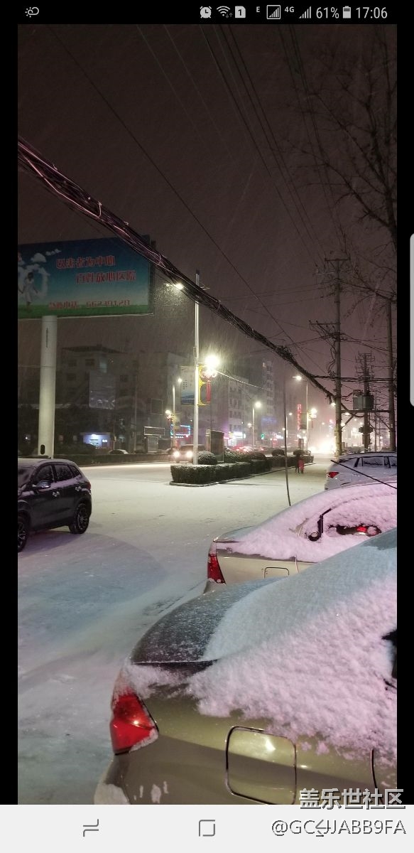 三星s8+拍的照片發(fā)到朋友朋友圈會變窄啊，好心塞啊。