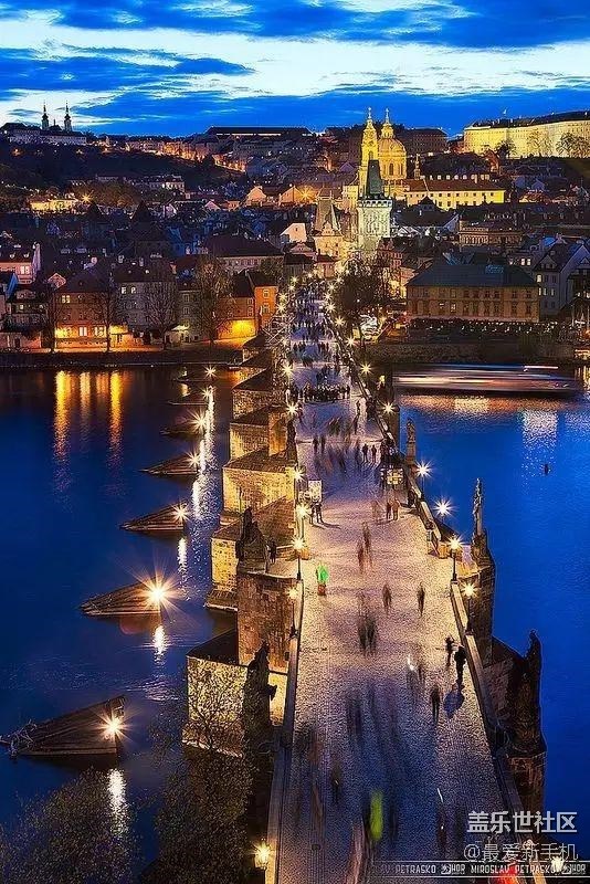 戴上耳機(jī)來場新年音樂世界之旅