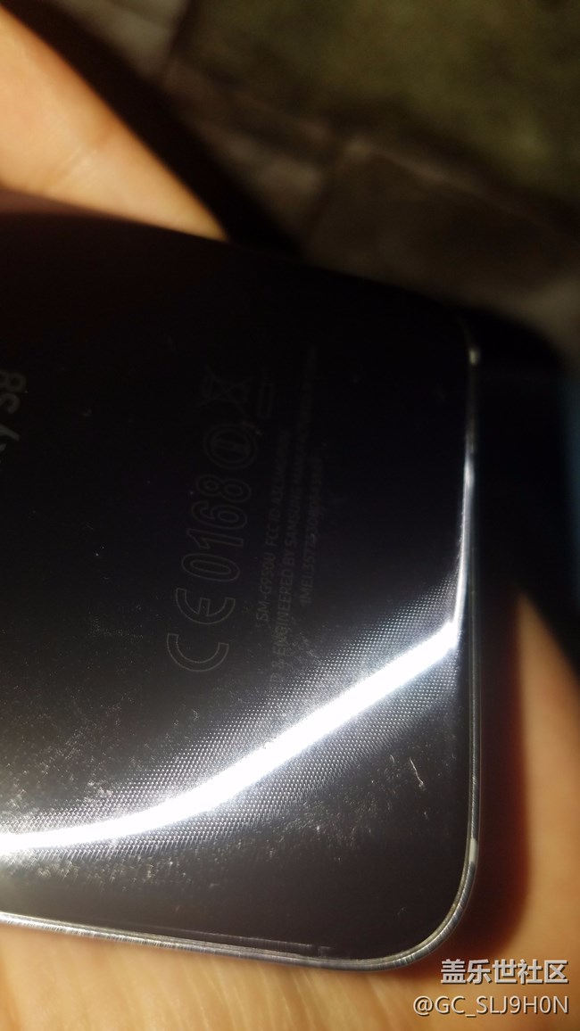 買來(lái)一臺(tái)美版的s8發(fā)現(xiàn)后蓋有些不對(duì)啊，求大神講下。