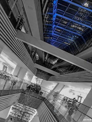 在路上+廣州圖書館的夜格調(diào)