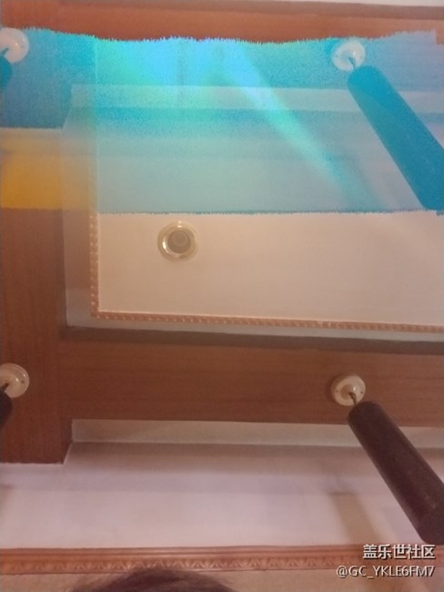 一夜醒來(lái)前置攝像頭拍照出問(wèn)題了，這是怎么回事呢，