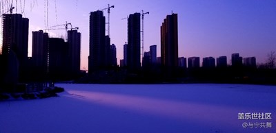 終于拍到了雪景，可惜雪下的不夠厚，沒有更多的景色