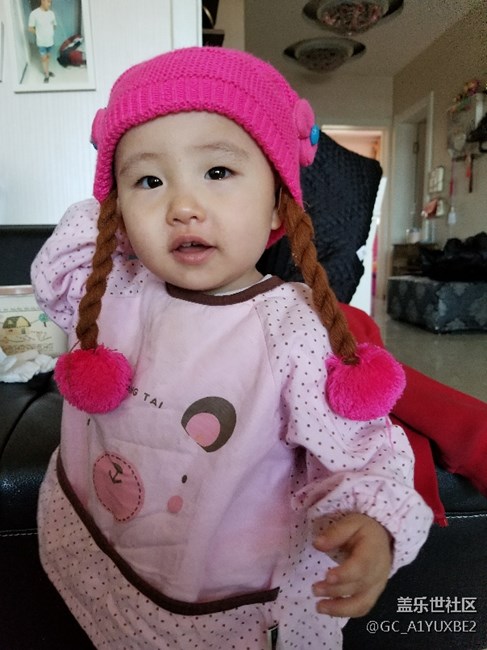 發(fā)幾張家里的照片，晚上的，這手機(jī)很方便照相