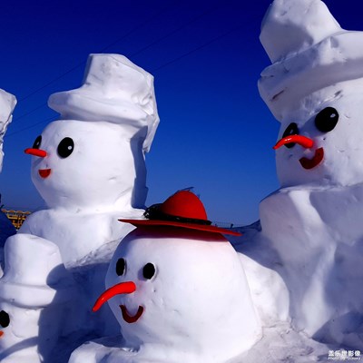 萌萌噠，雪娃娃（中）