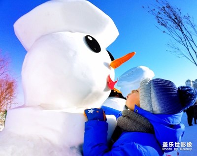 冰雪人與孩子有個(gè)約會(huì)