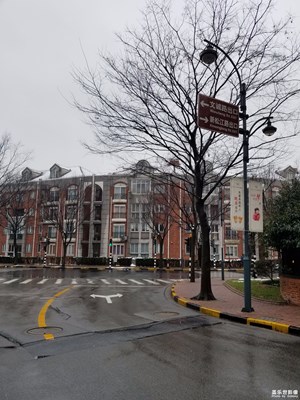 雪后的泰晤士小鎮(zhèn)一角