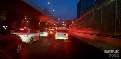 長春南湖廣場：此時是車的海洋