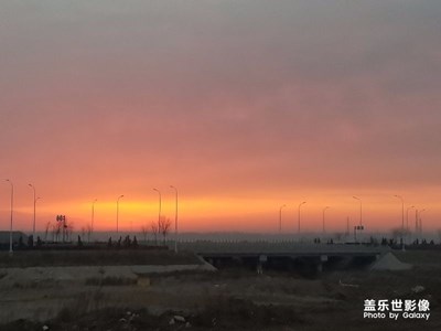日出前彩虹
