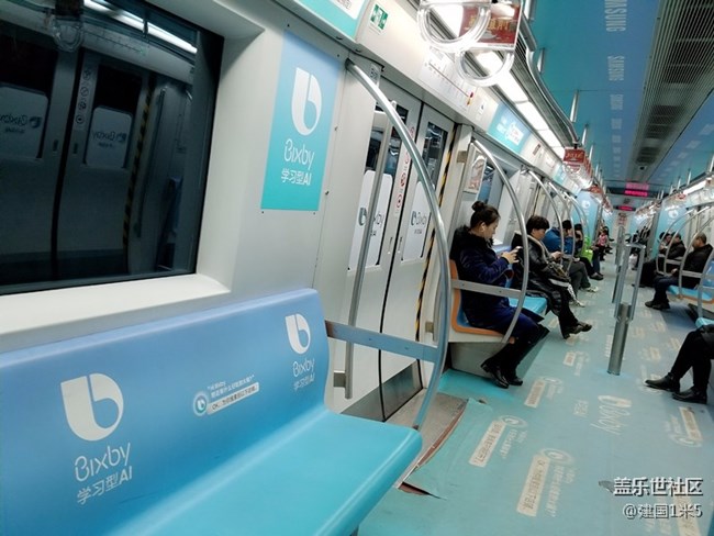 看三星Bixby攻占整個一號線不說 又偶遇王自如采訪路人！