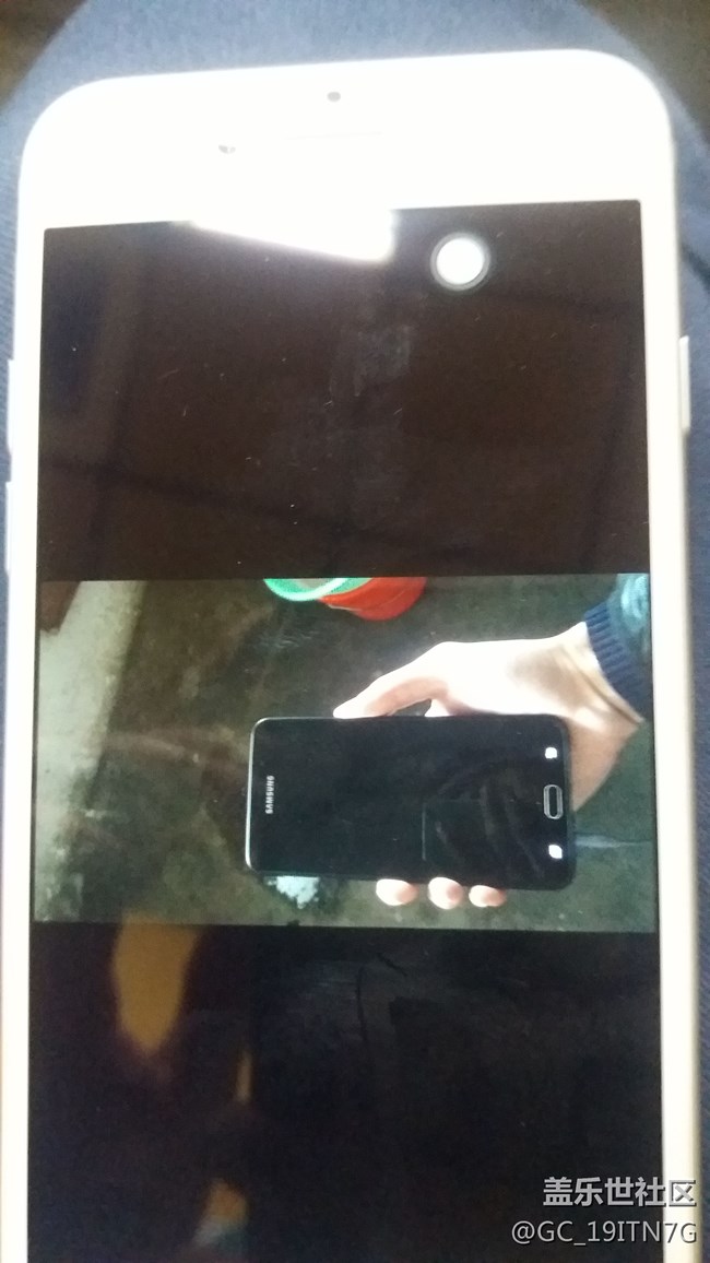 手機(jī)閃屏，無法開機(jī)，必須多試幾次才可以顯示屏幕