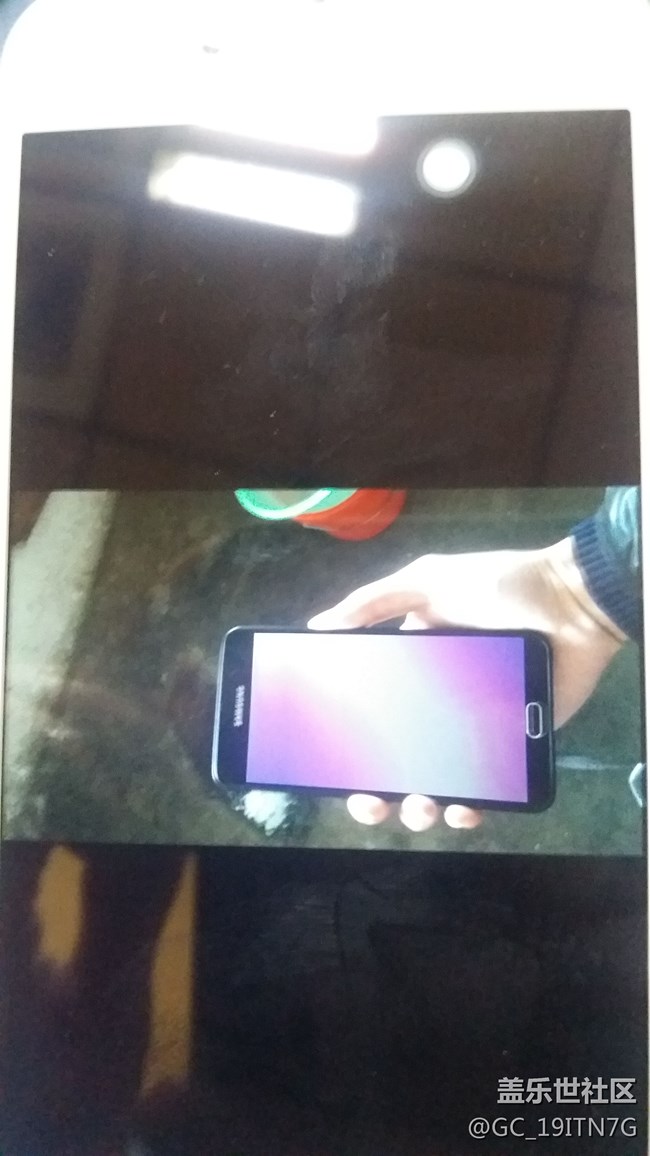 手機(jī)閃屏，無法開機(jī)，必須多試幾次才可以顯示屏幕