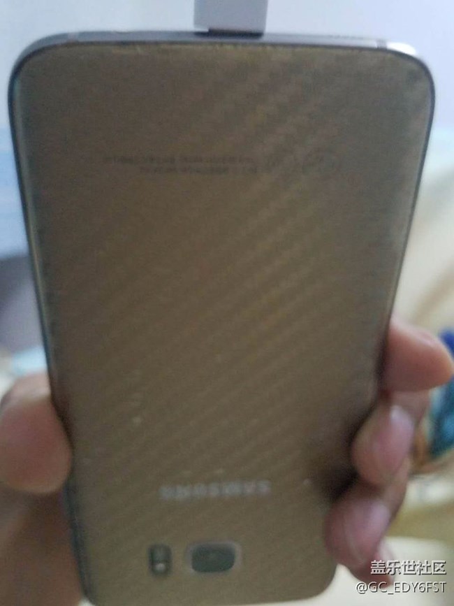 s7edge換完屏幕后蓋顏色大面積脫落