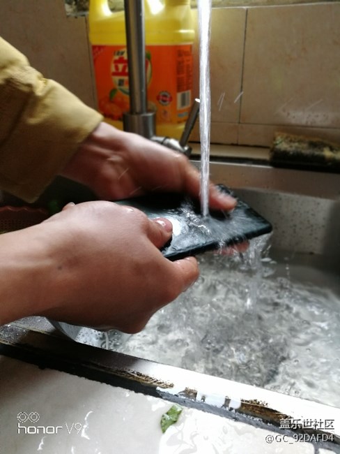 過年了，給手機(jī)洗個(gè)澡過個(gè)新年