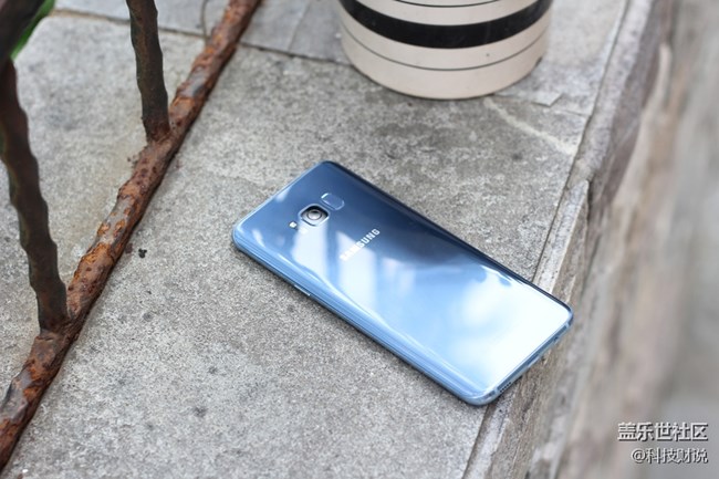 以S8+的素質(zhì)現(xiàn)在一點(diǎn)也不過(guò)時(shí)，價(jià)格適中，合適入手