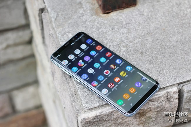 以S8+的素質(zhì)現(xiàn)在一點(diǎn)也不過(guò)時(shí)，價(jià)格適中，合適入手