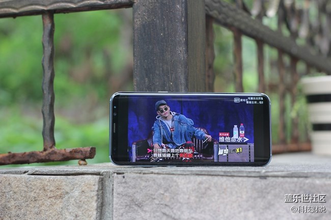 以S8+的素質(zhì)現(xiàn)在一點(diǎn)也不過(guò)時(shí)，價(jià)格適中，合適入手