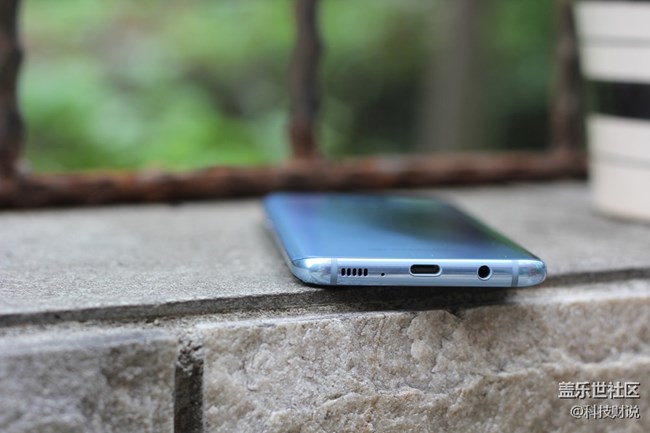 以S8+的素質(zhì)現(xiàn)在一點(diǎn)也不過(guò)時(shí)，價(jià)格適中，合適入手