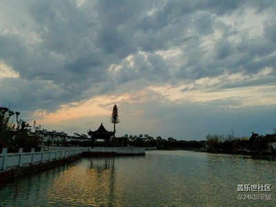 還好天還沒完全暗??