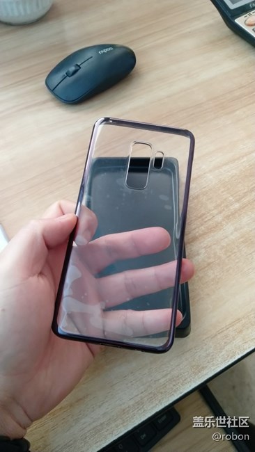 手機沒到，殼子先行