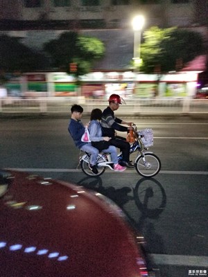 低光照夜間玩追焦！看來碰到了S8的拍照瓶頸了！