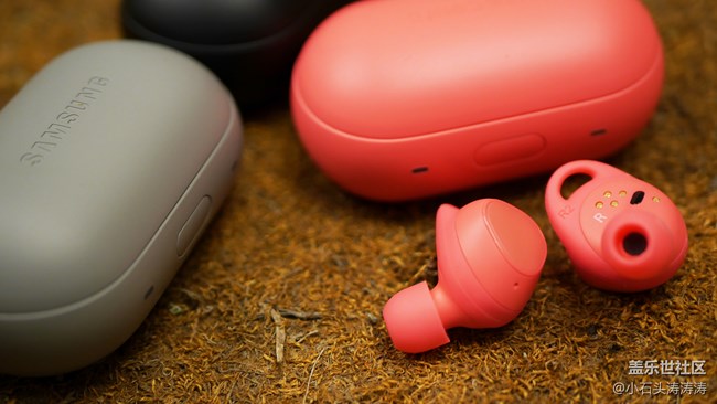 新健身時(shí)尚體驗(yàn) Gear IconX 2018 上手圖賞 新健身時(shí)尚體驗(yàn) Gear IconX 2018 上手圖賞