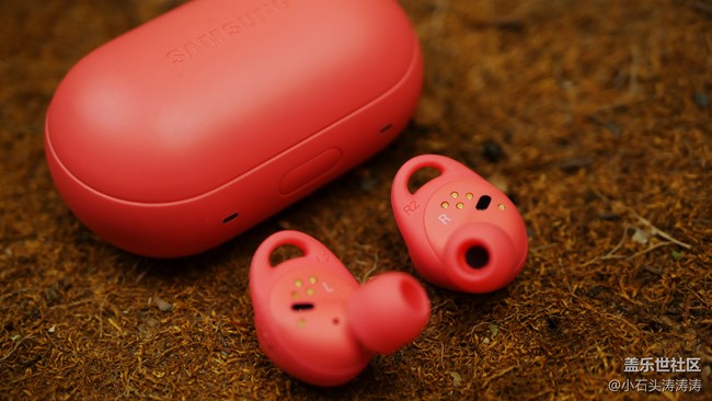 新健身時(shí)尚體驗(yàn) Gear IconX 2018 上手圖賞 新健身時(shí)尚體驗(yàn) Gear IconX 2018 上手圖賞