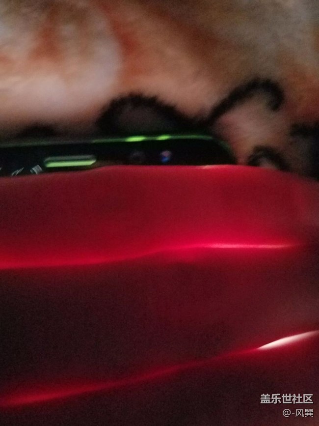 剛在京東買的國行s8，現(xiàn)在漏光