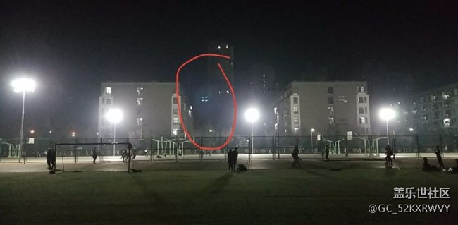 大家?guī)兔匆幌?，S8夜景拍照為什么這樣?