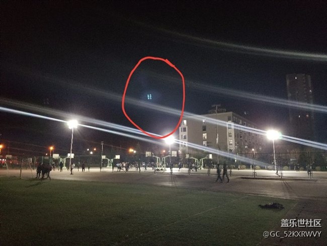 大家?guī)兔匆幌?，S8夜景拍照為什么這樣?