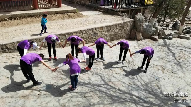 用優(yōu)質(zhì)貼心的服務(wù)和對(duì)產(chǎn)品知識(shí)的專業(yè)換取顧客的好感與信任