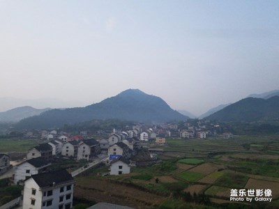 四月·遠(yuǎn)山