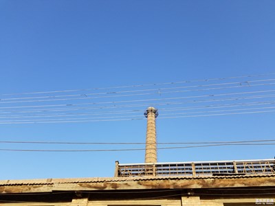 廢舊工廠天空藍(lán)