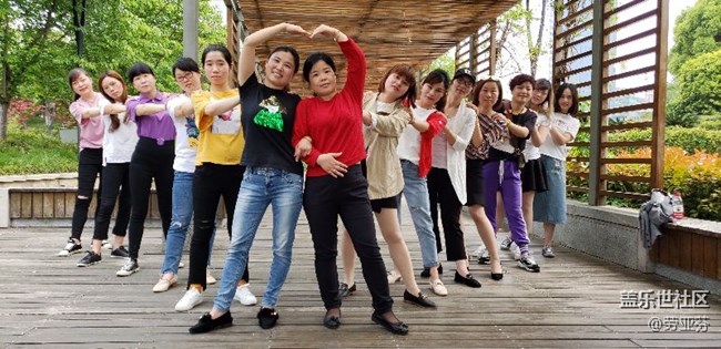 浙江分公司紹興區(qū)域_導(dǎo)購(gòu)員勞亞芬（付出總會(huì)有回報(bào)）